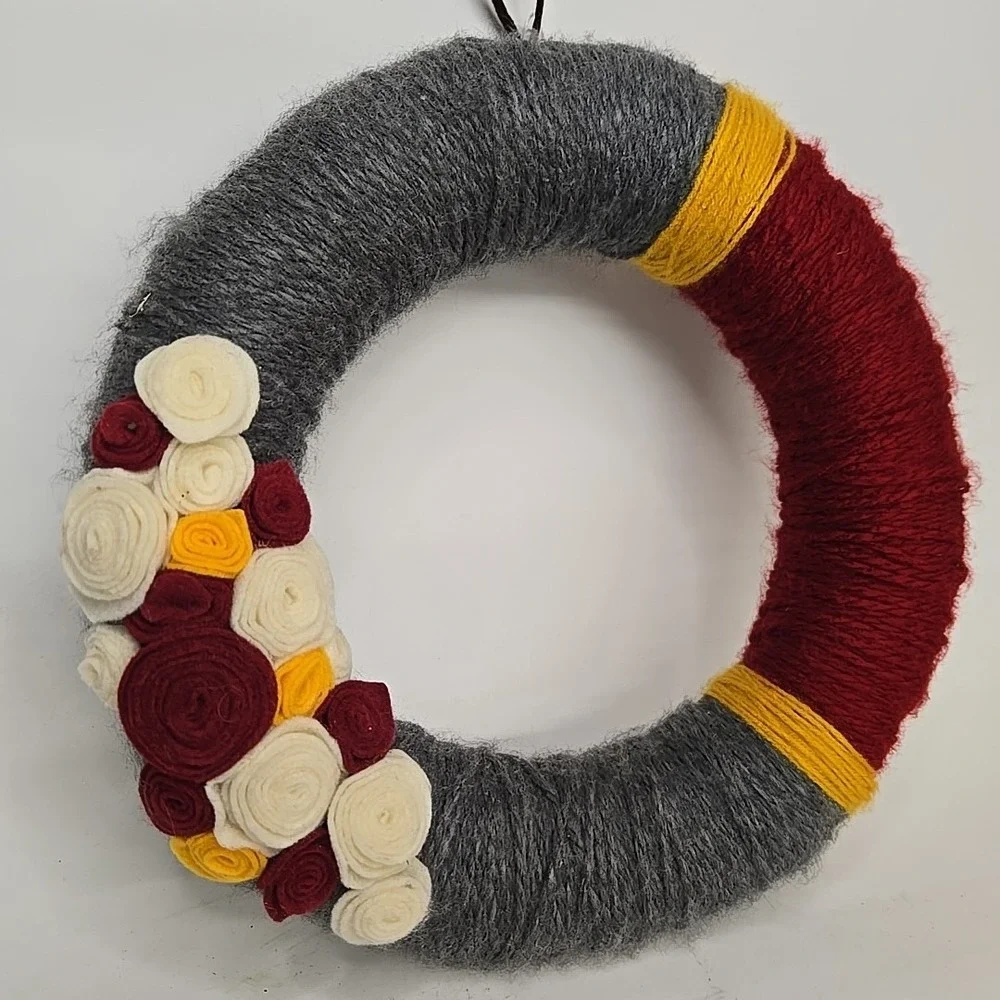 Crocheted VTG Wreath‎ W Flowers Yarn Retro